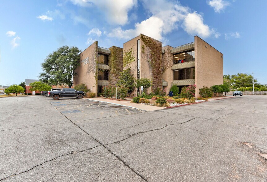 More Photos Of 3727 NW 63rd St, Oklahoma City Medical For Sale