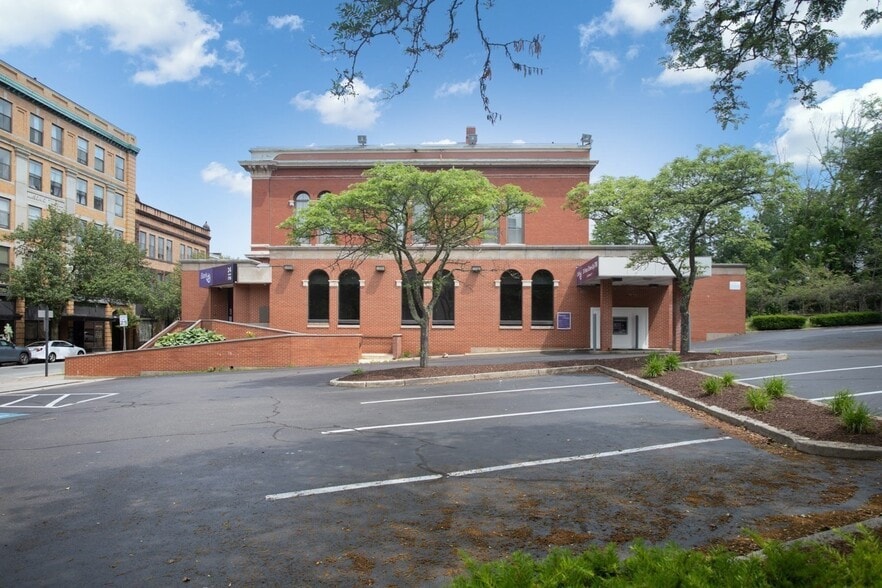 More Photos Of 141 N Main St, Fall River Medical For Lease