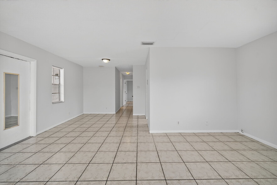 More Photos Of 461 Sunshine Dr, Coconut Creek Apartments For Sale