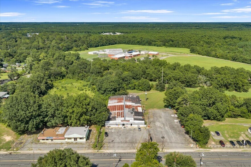More Photos Of 607 Martin Luther King Jr Dr, Fort Valley Flex For Sale