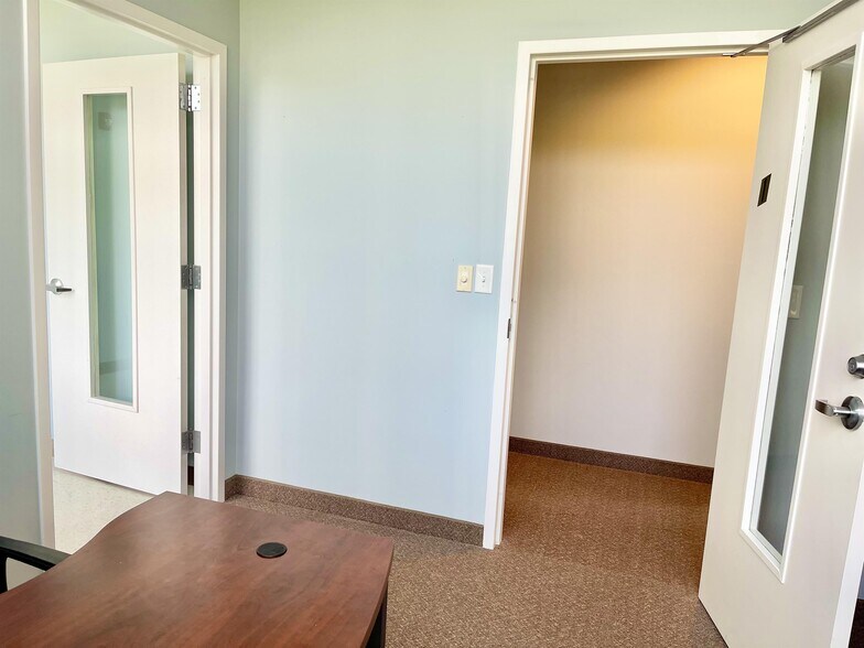 More Photos Of 2315 W Arbors Dr, Charlotte Medical For Lease