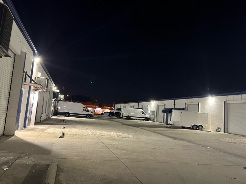 More Photos Of 12505 66th St N, Largo Warehouse For Lease