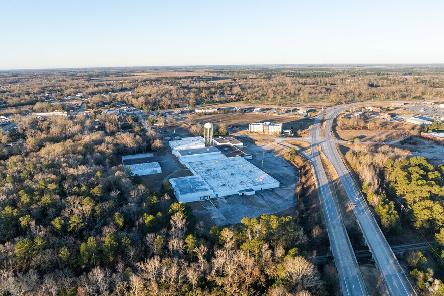 More Photos Of 231 E 13th St, Waynesboro Distribution For Lease