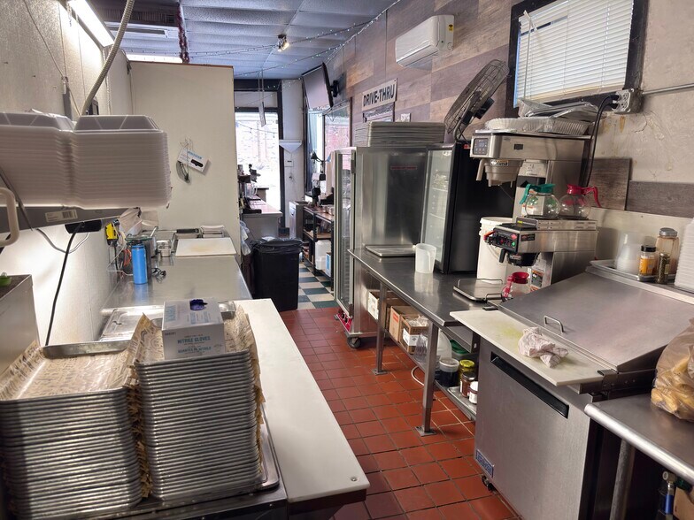 More Photos Of 893 Main St SW, Gainesville Storefront For Lease