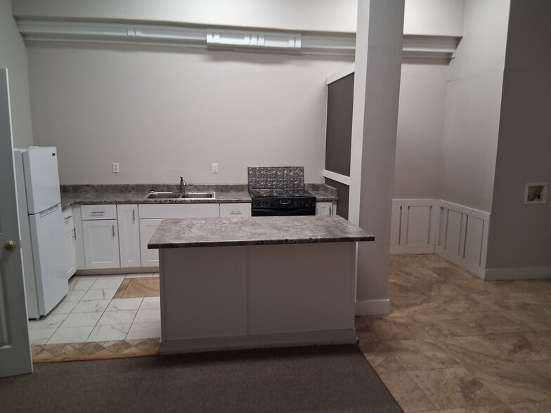 More Photos Of 108-110 E Main St, Florence Storefront Retail Residential For Lease