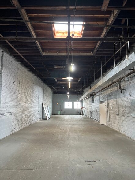 More Photos Of 4244 N Elston Ave, Chicago Warehouse For Lease