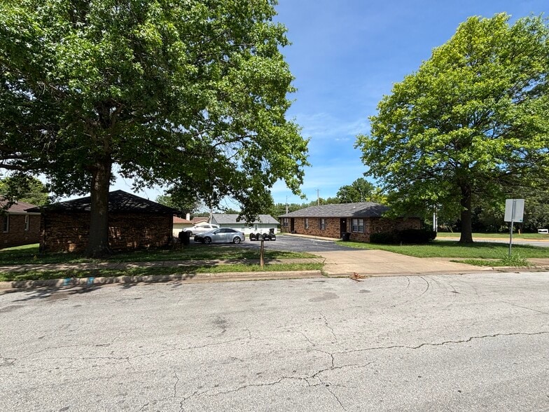 More Photos Of 1009 S Kansas Ave, Springfield Multifamily For Sale