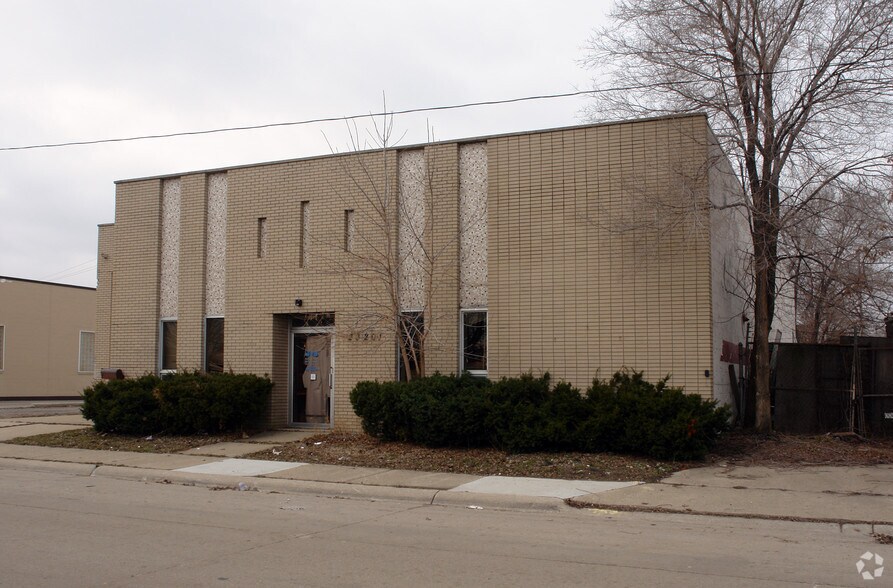 More Photos Of 23201 Roseberry Ave, Warren Warehouse For Sale