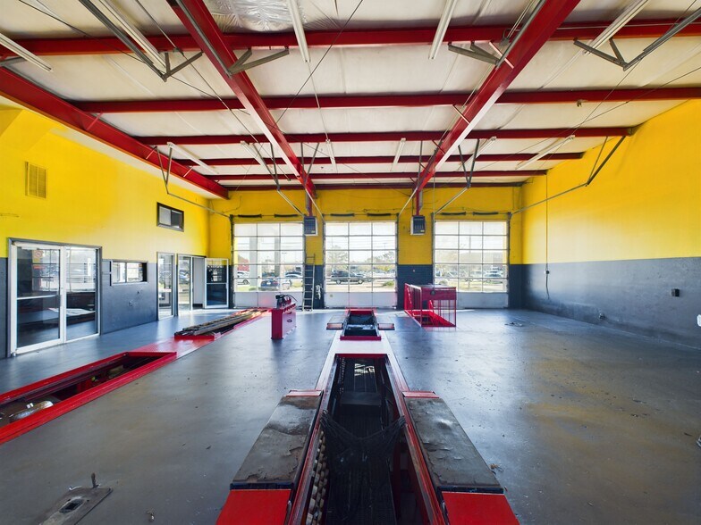 More Photos Of 4448 Fm 1960 Rd W, Houston Auto Repair For Lease