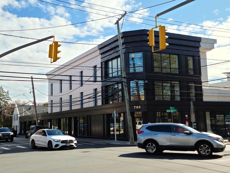 Primary Photo Of 705 Middle Neck Rd, Great Neck Office For Lease