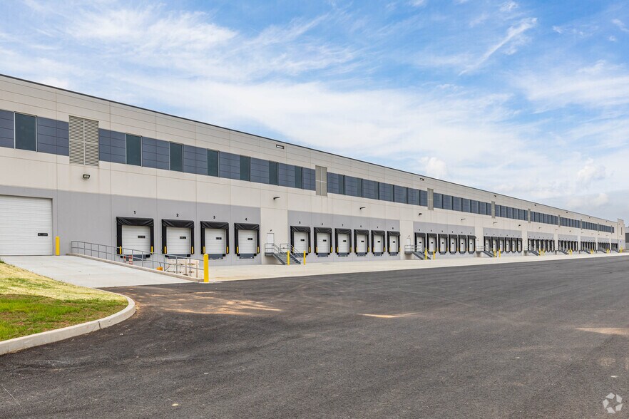 More Photos Of 650 Federal Blvd, Carteret Unknown For Lease