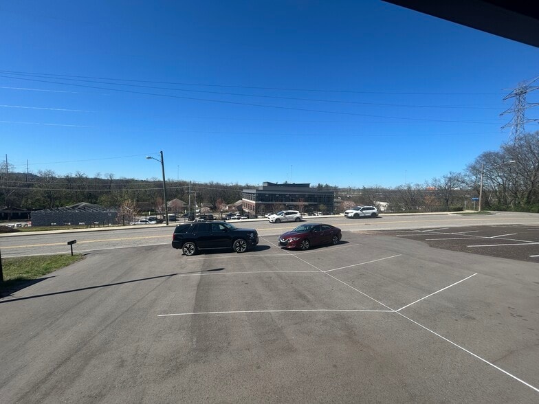 More Photos Of 648 W Iris Dr, Nashville Office For Sale