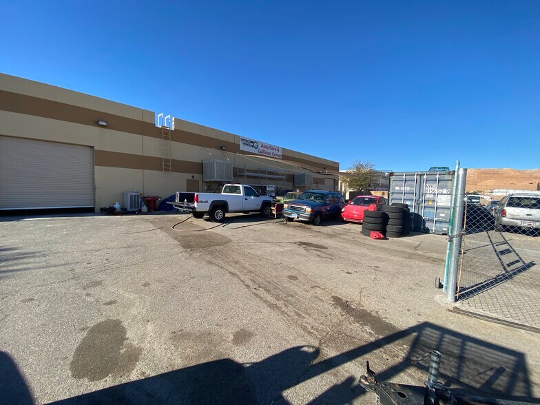 More Photos Of 540-546 Commerce Cir, Mesquite Warehouse For Sale