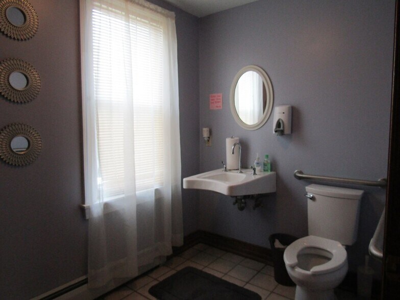 More Photos Of 30 Taylor St, Troy Freestanding For Sale