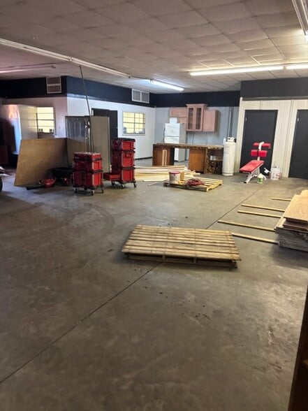 More Photos Of 12111 Henry St, Claxton Distribution For Sale