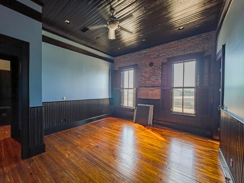 More Photos Of 105-111 W Central, Valdosta Storefront Retail Office For Sale