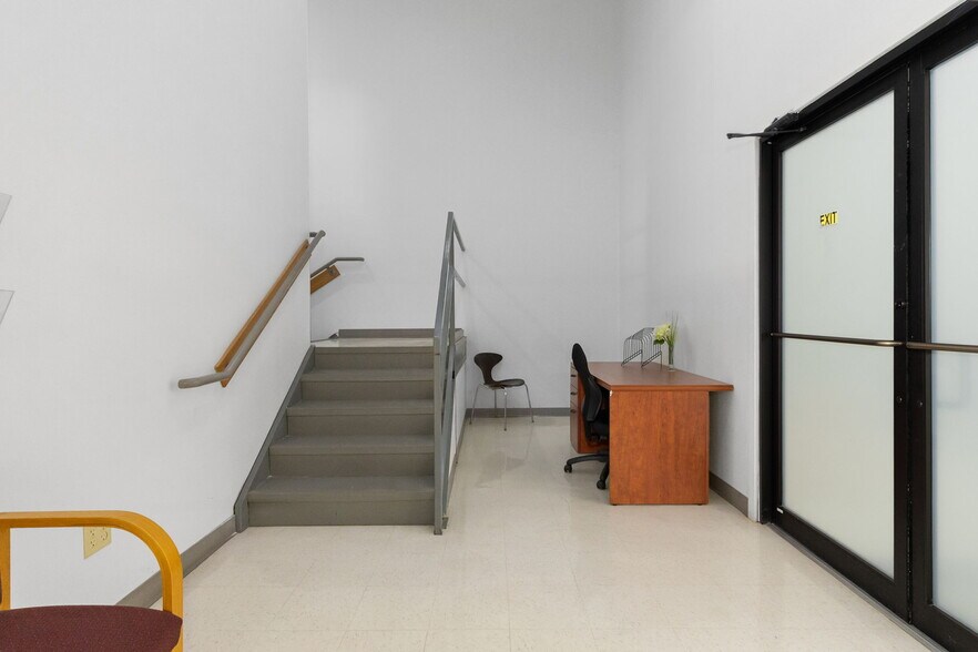 More Photos Of 169 Carol Dr, Pollok Flex For Sale