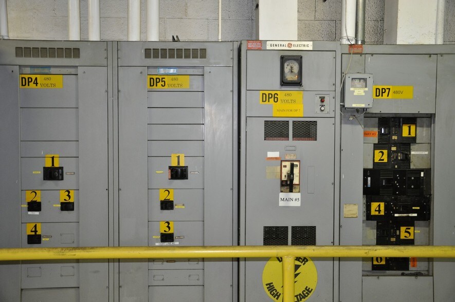 More Photos Of 2903 Lee Ave, Sanford Manufacturing For Sale