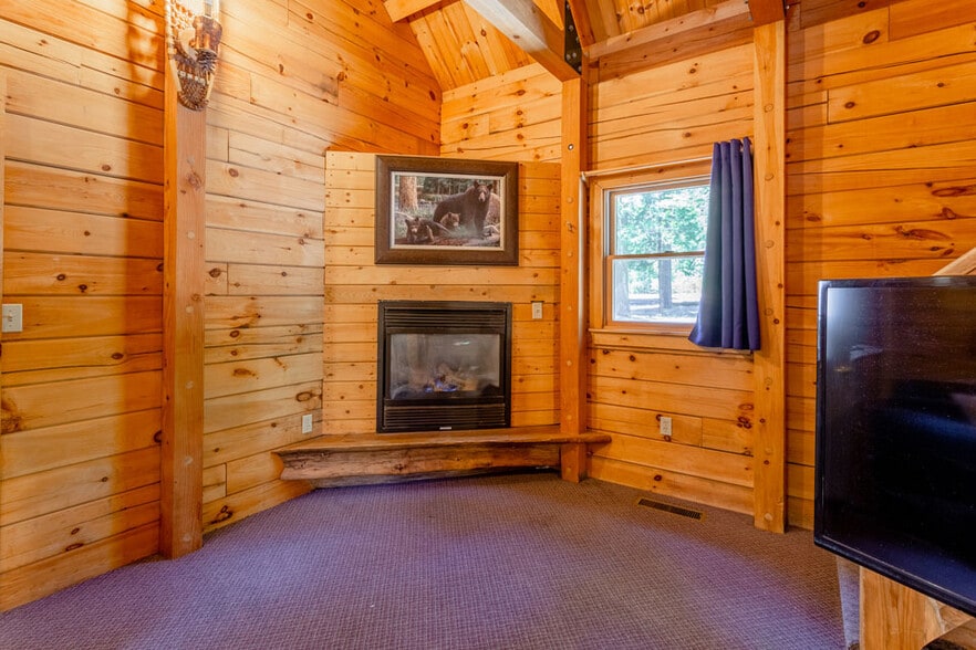 More Photos Of 500 Dodge Ridge Rd, Pinecrest Hotel For Sale