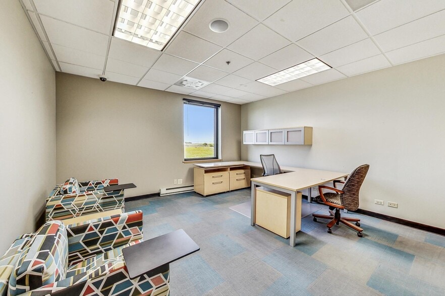 More Photos Of 10700 W Higgins Rd, Rosemont Office For Sale