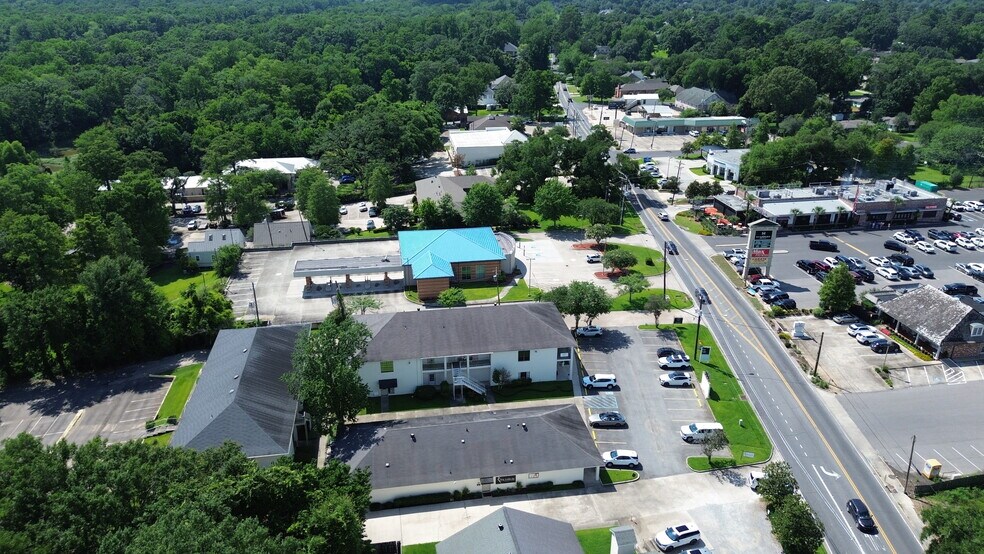 More Photos Of 7346 Highland Rd, Baton Rouge Bank For Sale