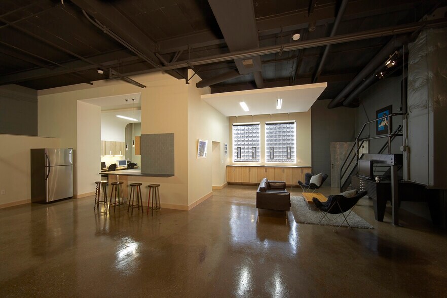 More Photos Of 2622 N Wauwatosa Ave, Wauwatosa Flex For Sale
