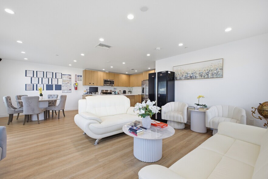 More Photos Of 18853 Saticoy St, Reseda Apartments For Sale