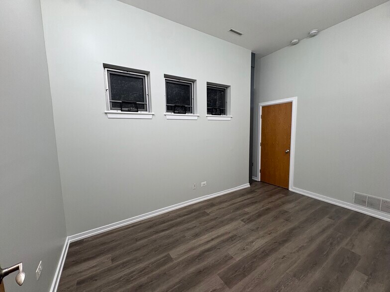 More Photos Of 2716 N Ashland Ave, Chicago Office Residential For Sale