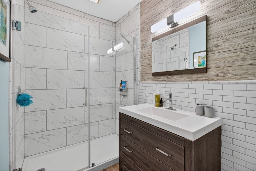 More Photos Of 5657 Shore S blvd, Gulfport Specialty For Sale