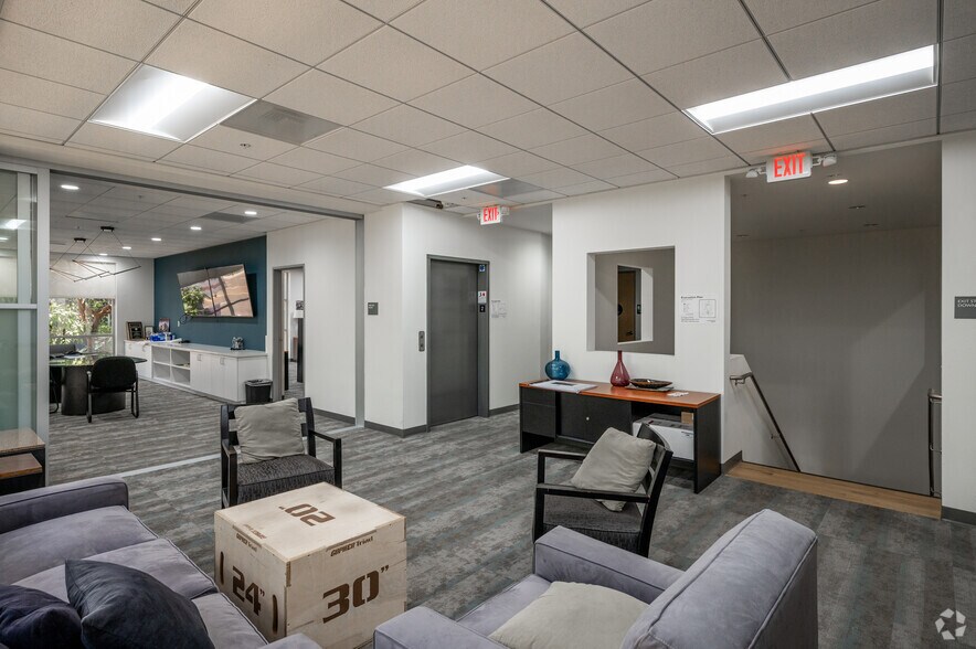 More Photos Of 1124 Bristol St, Costa Mesa Office For Sale