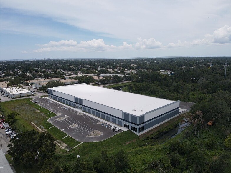 More Photos Of 6111 Johns Rd, Tampa Distribution For Lease