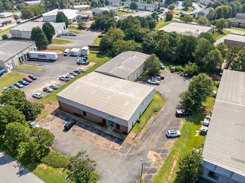 More Photos Of 9 Ellwood Ct, Greenville Warehouse For Lease
