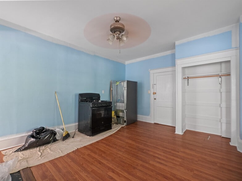 More Photos Of 247 N Middletown Rd, Pearl River Apartments For Sale