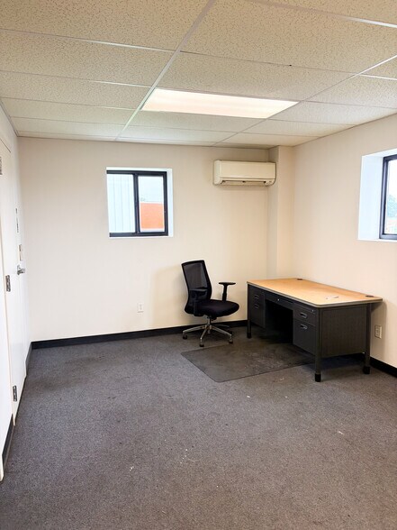 More Photos Of 716 Airport Rd, Palmyra Distribution For Lease