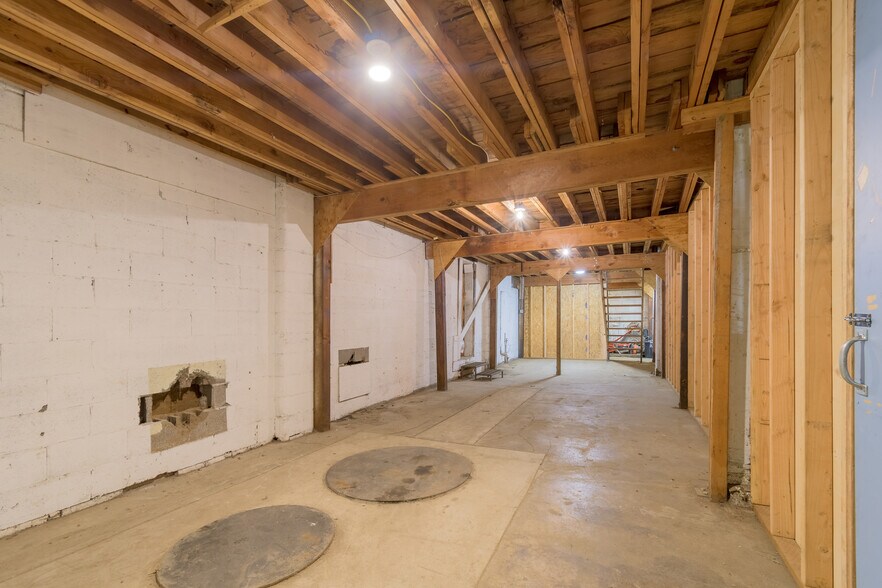 More Photos Of 2150 Cross St, Eugene Service For Sale