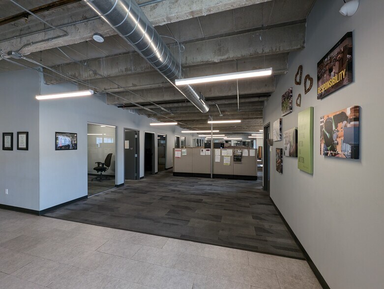 More Photos Of 860 Vandalia St, Saint Paul Warehouse For Lease