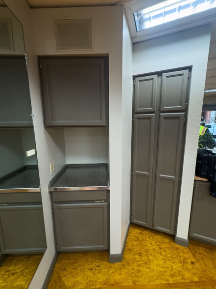 More Photos Of 2113-2115 NW Northrup St, Portland Storefront For Sale