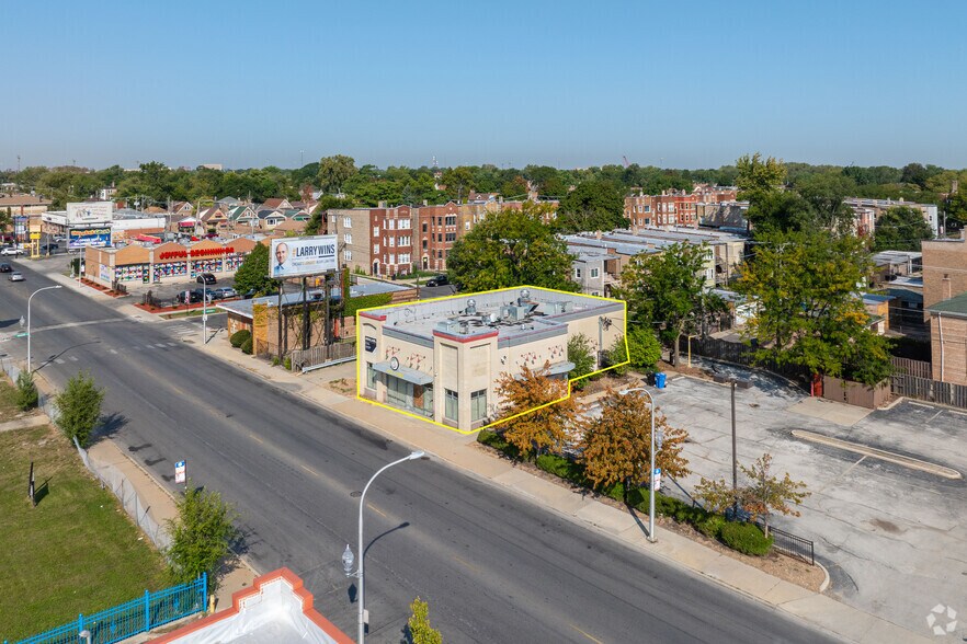 More Photos Of 1914 W 79th St, Chicago Freestanding For Lease