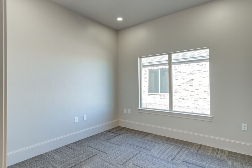 More Photos Of 1418 N Slide Rd, Lubbock Medical For Sale