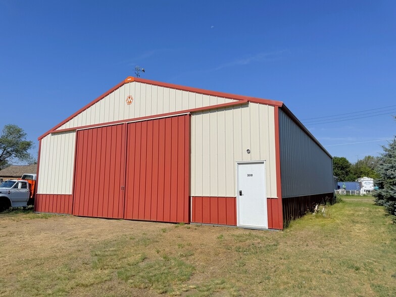 More Photos Of 309 Curtis st, Arriba Industrial For Sale