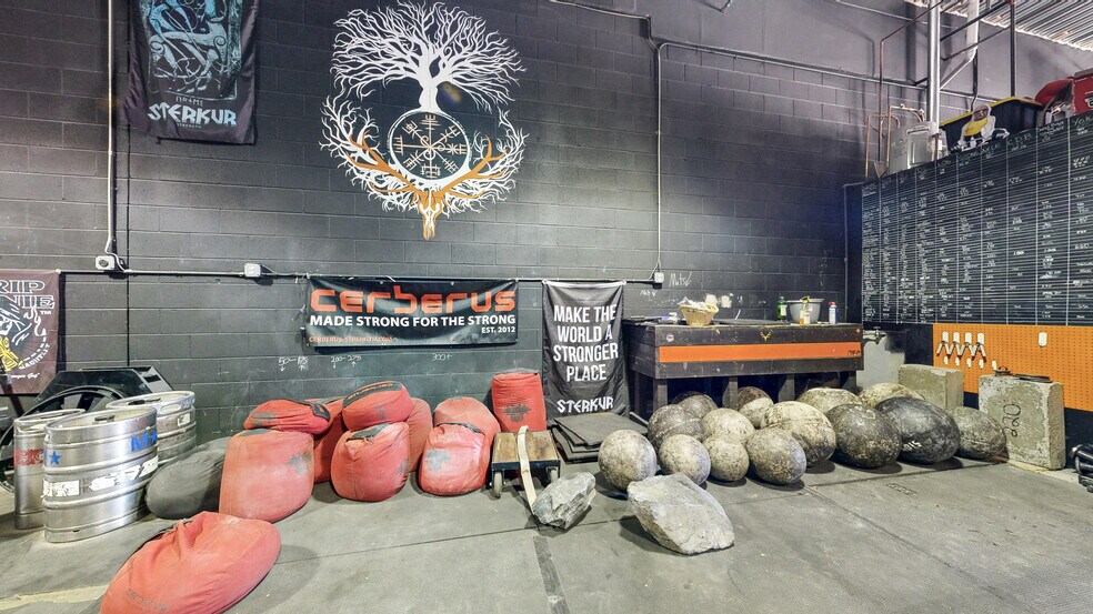 More Photos Of 943-965 E 11th St, Loveland Warehouse For Sale