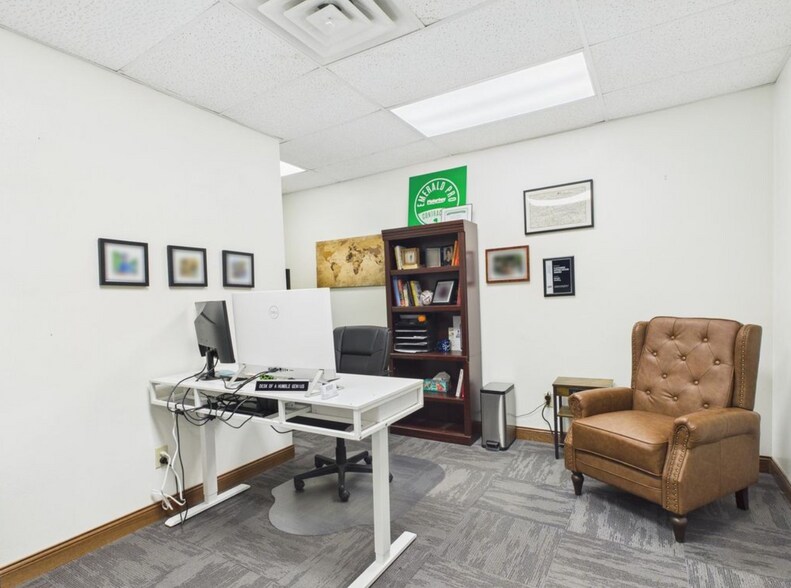 More Photos Of 415 W Wisconsin Ave, Appleton General Retail For Sale