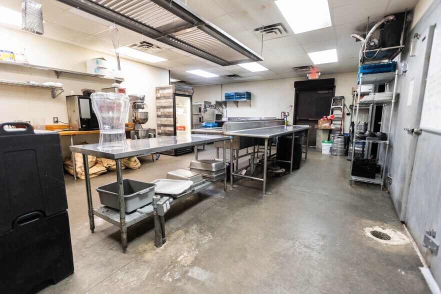 More Photos Of 6263 State Highway 66, Tulsa Restaurant For Sale