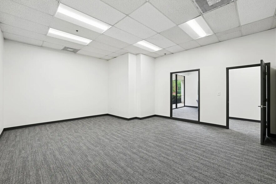 More Photos Of 1665 Lakes Pky, Lawrenceville Distribution For Lease