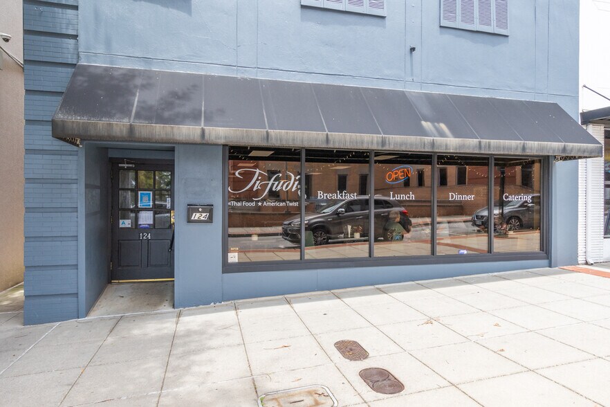 More Photos Of 122 W Whitner St, Anderson Restaurant For Lease