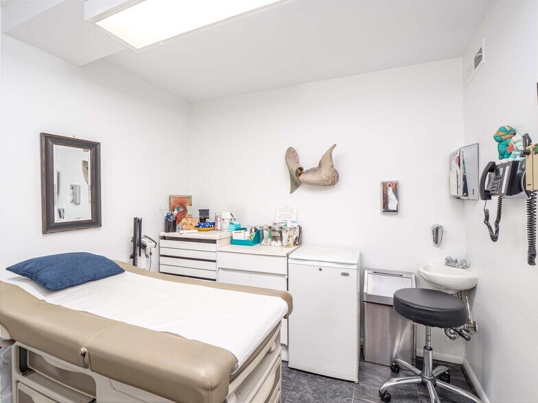 More Photos Of 251 W 19th St, New York Apartments For Sale