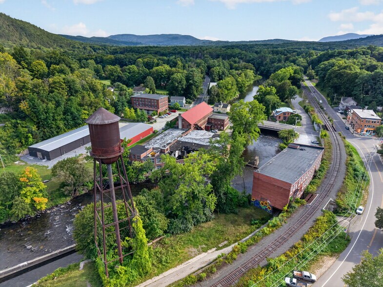 More Photos Of 420 Park St, Housatonic Flex For Sale