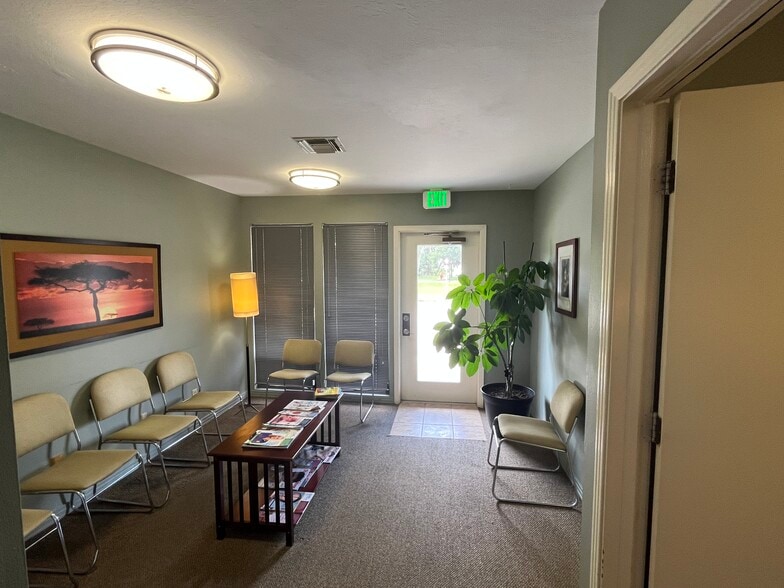 More Photos Of 12734 Kenwood Ln, Fort Myers Medical For Lease