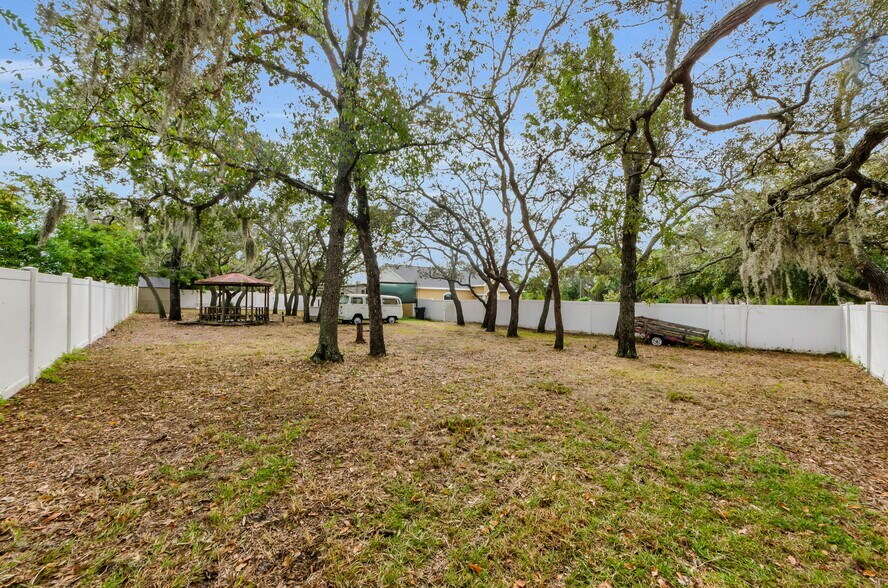 More Photos Of 11748 La Madera Blvd, Port Richey Office For Sale