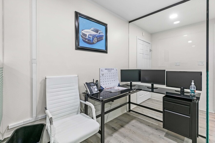 More Photos Of 7400 San Fernando Rd, Sun Valley Warehouse For Sale